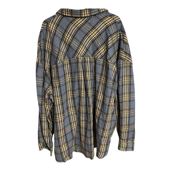 Casual Blue Plaid Button-Down Shirt - Picture 2 of 9
